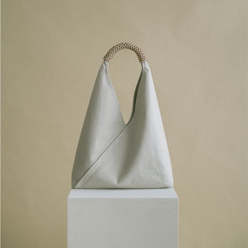 Woven Triangle Bag Large.