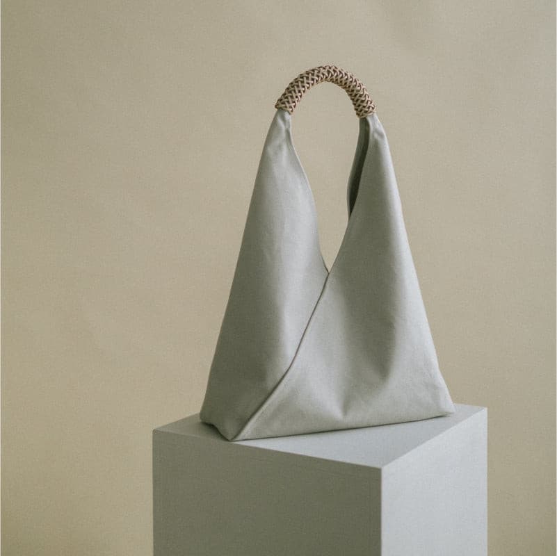 Woven Triangle Bag Large.