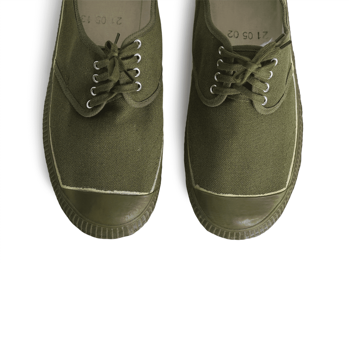LIBRATION -  Chinese rubber-soled canvas shoes.